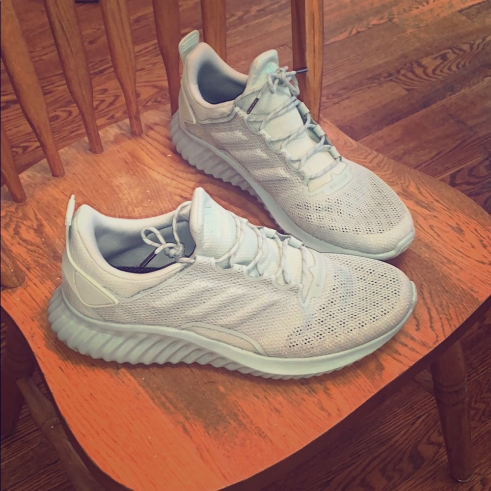 Men’s Adidas Bounce Mint Size 9.5